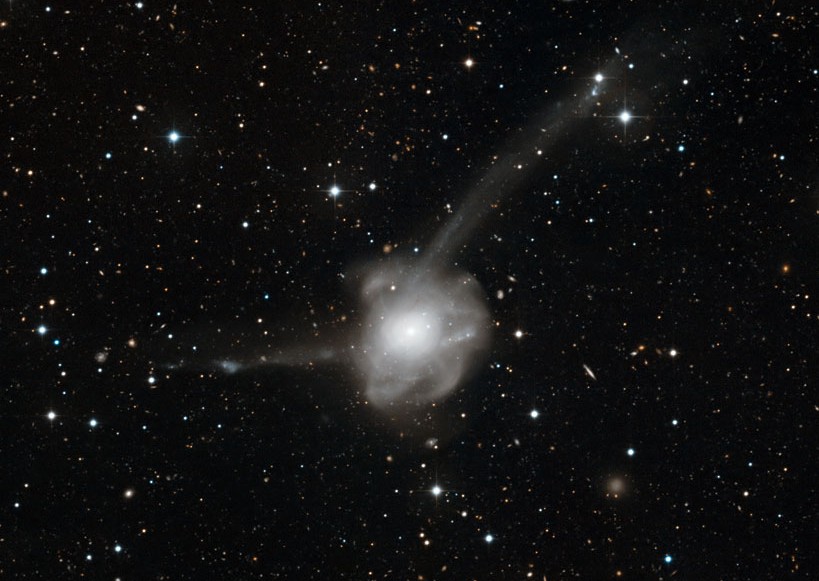 Галактика мирного атома ( NGC 7252). Фото ESO