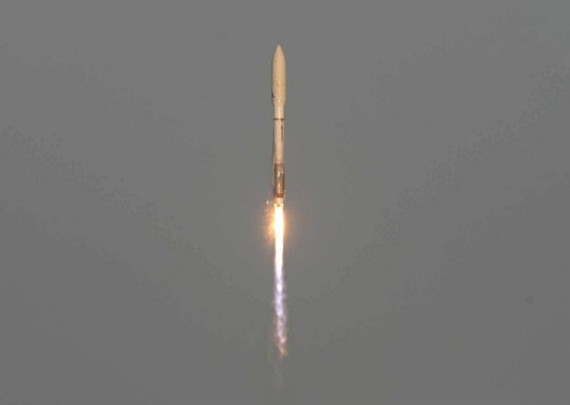 Ракета-носитель Atlas 5 с беспилотным аппаратом X-37B. Фото NASAtech.net