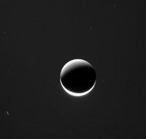 Диона. Фото NASA/JPL/SSI
