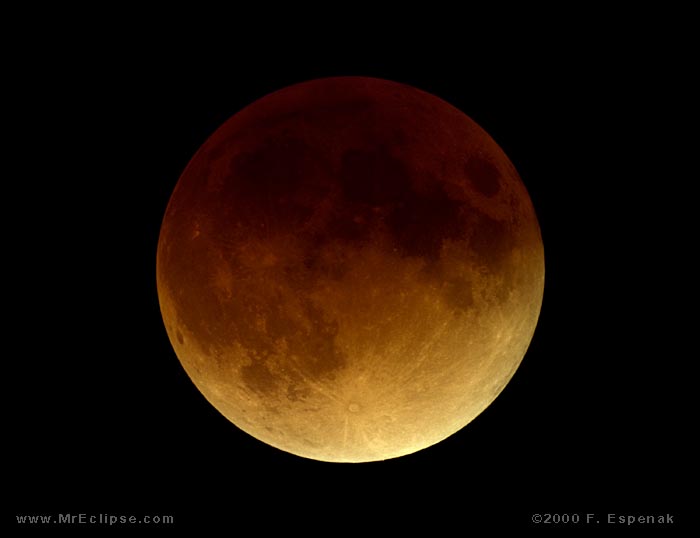 Луна во время полного лунного затмения, которое произошло 21 января 2000 года. Фото Mr. Eclipse/Fred Espenak