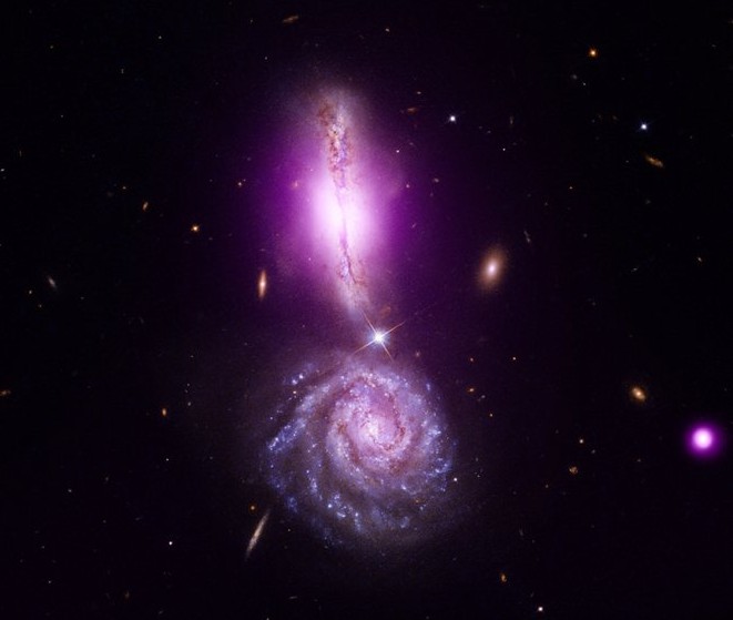 Пара взаимодействующих галактик VV 340. Фото X-ray NASA/CXC/IfA/D.Sanders et al; Optical NASA/STScI/NRAO/A.Evans et al 