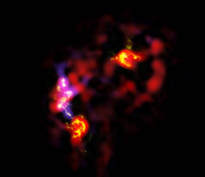 «Галактики антенн» (NGC 4038 и NGC 4039) глазами радиотелескопа ALMA. Фото ALMA (ESO/NAOJ/NRAO) 