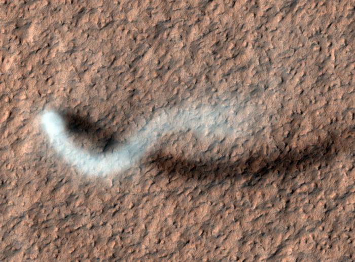 Смерч на Марсе. Фото NASA/JPL/University of Arizona