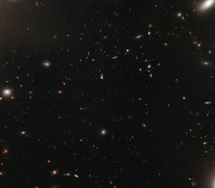 Центральная часть скопления галактик Abell 1185.