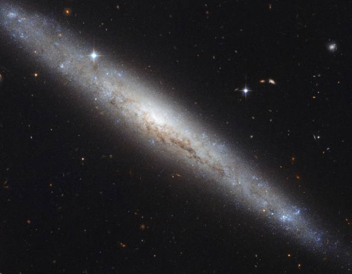 Спиральная галактика NGC 4183.