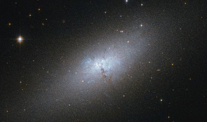  Карликовая галактика NGC 5253. 
