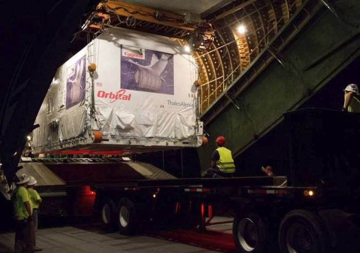  «Cygnus» в специальном герметичном контейнере прибыл из Италии. 