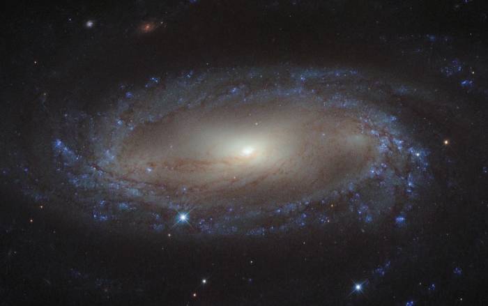 Спиральная галактика IC 2560.