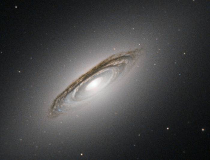 Линзообразная галактика NGC 6861.