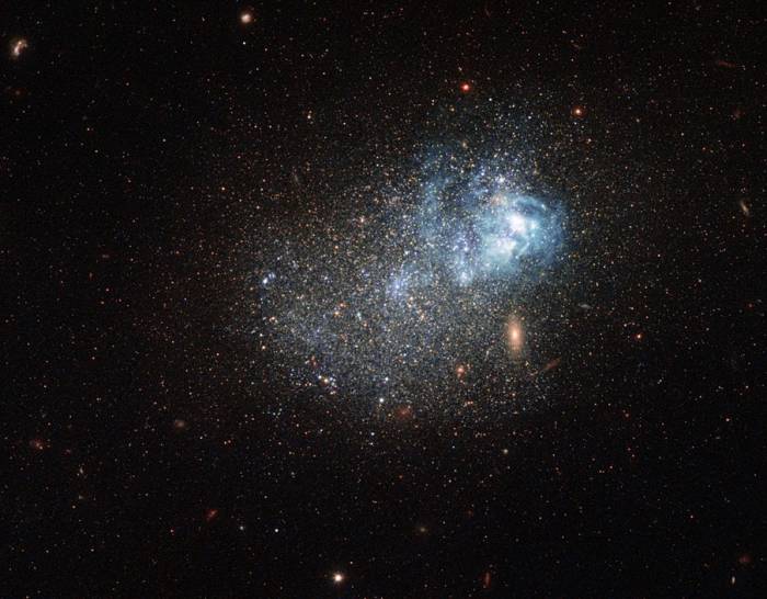 Карликовая галактика Markarian 209.