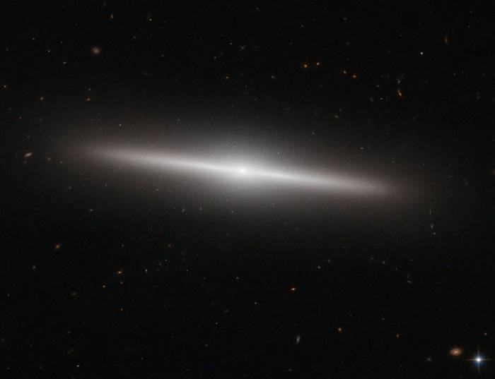 Линзообразная галактика IC 335.