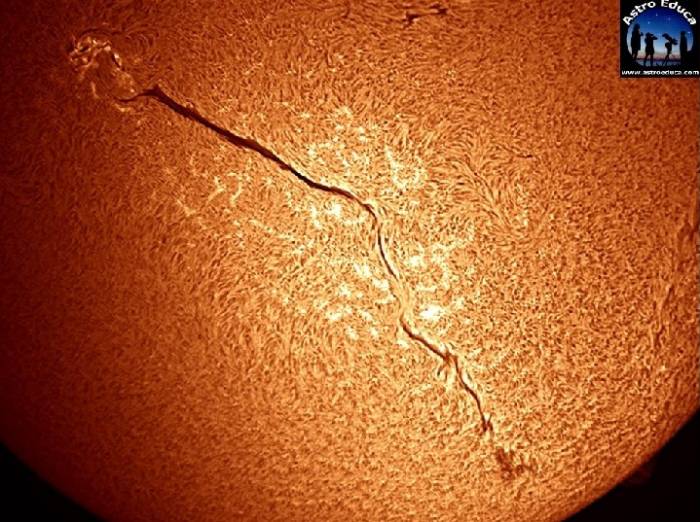 Магнитная нить на Солнце длинной в 1 миллион километров.