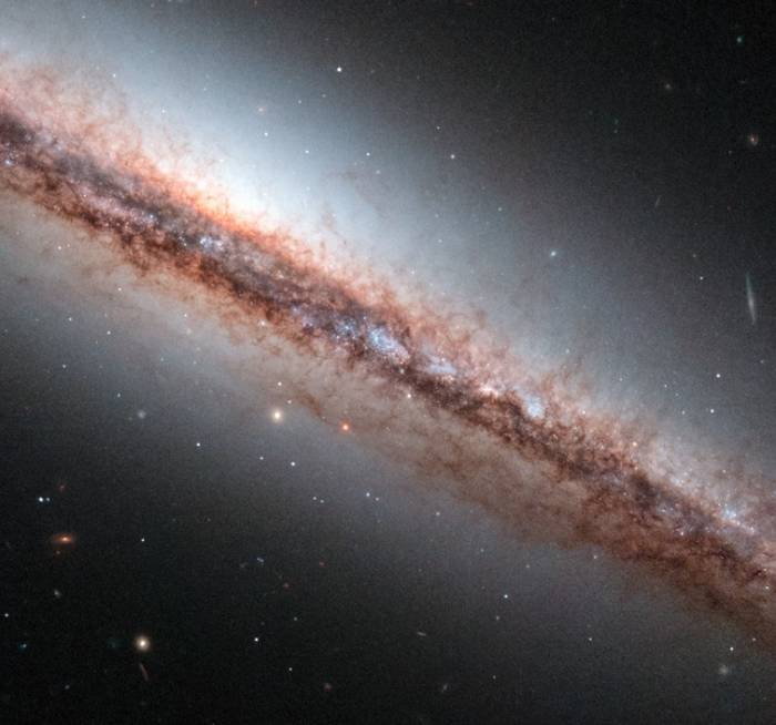 Спиральная галактика NGC 4217.
