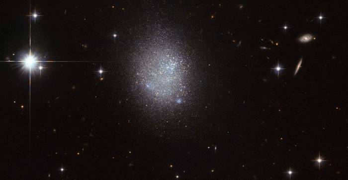Карликовая голубая галактика UGC 11411