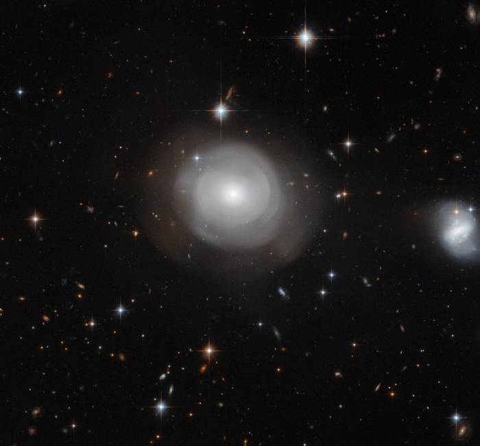 Галактика ESO 381-12 глазами космического телескопа «Хаббл».