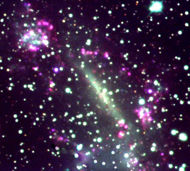 Галактика Колесо Кэтрин «спрятанная» за звездами Млечного пути. 