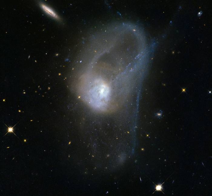 Галактика NGC 3921.