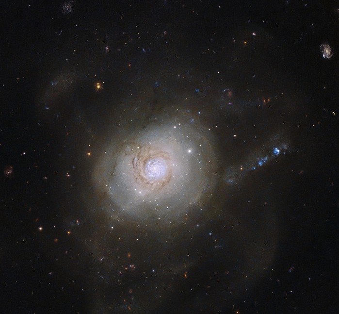 Галактика NGC 7252. 