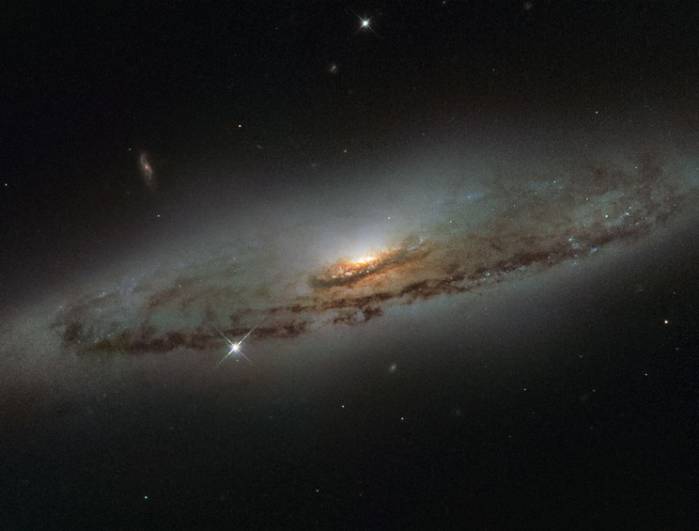 Спиральная галактика NGC 4845. 