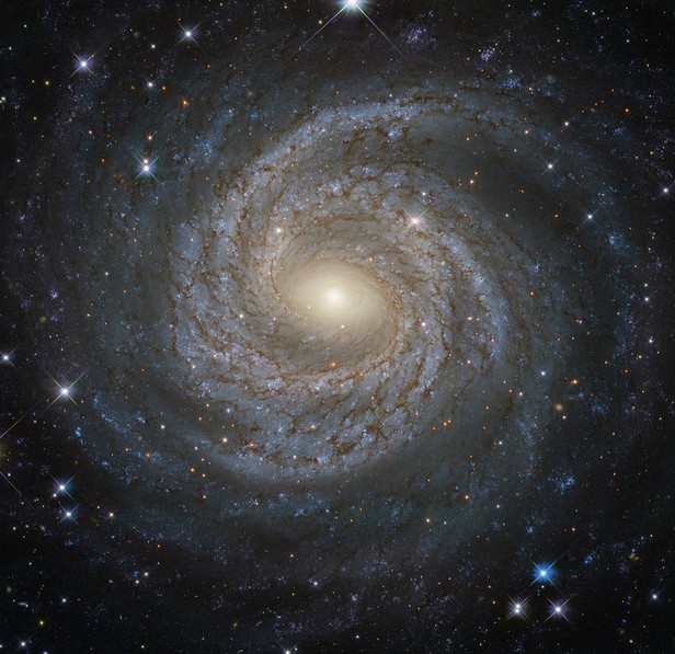 Спиральная галактика NGC 6814.