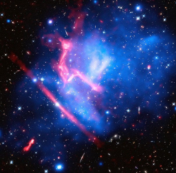 Скопление галактик MACS J0717.