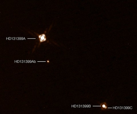 Прямое изображение системы HD 131399. 