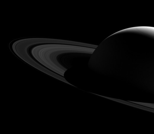 Тень Сатурна на его кольцах.