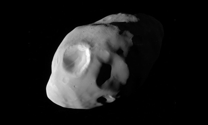 Зонд «Кассини» сделал детальный снимок Пандоры