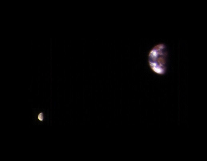Земля и Луна глазами космического аппарата MRO. 