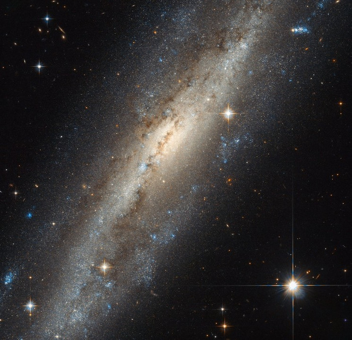 Спиральная галактика NGC 7640.