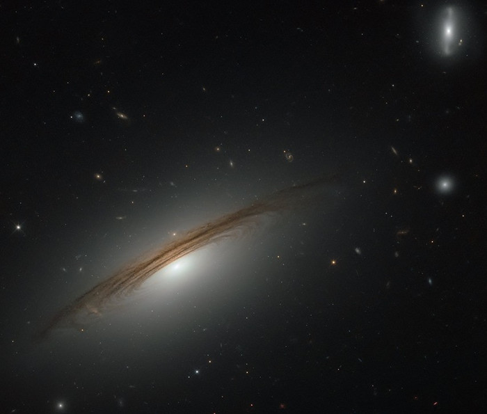 Галактика UGC 12591.