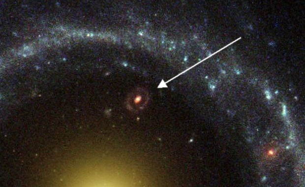 Еще одна кольцеобразная галактика?