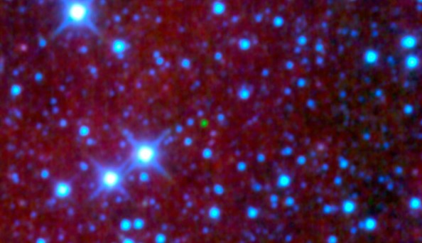 Зеленая точка в середине снимка – коричневый карлик WISEPC J045853.90 643451.9. Фото NASA/JPL-Caltech/UCLA