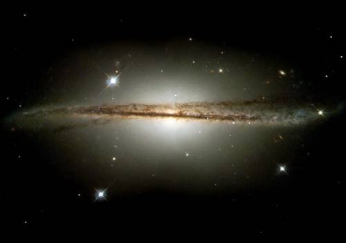 Галактика ESO 510-G13. Фото NASA/ESA and The Hubble Heritage Team STScI/AURA)
