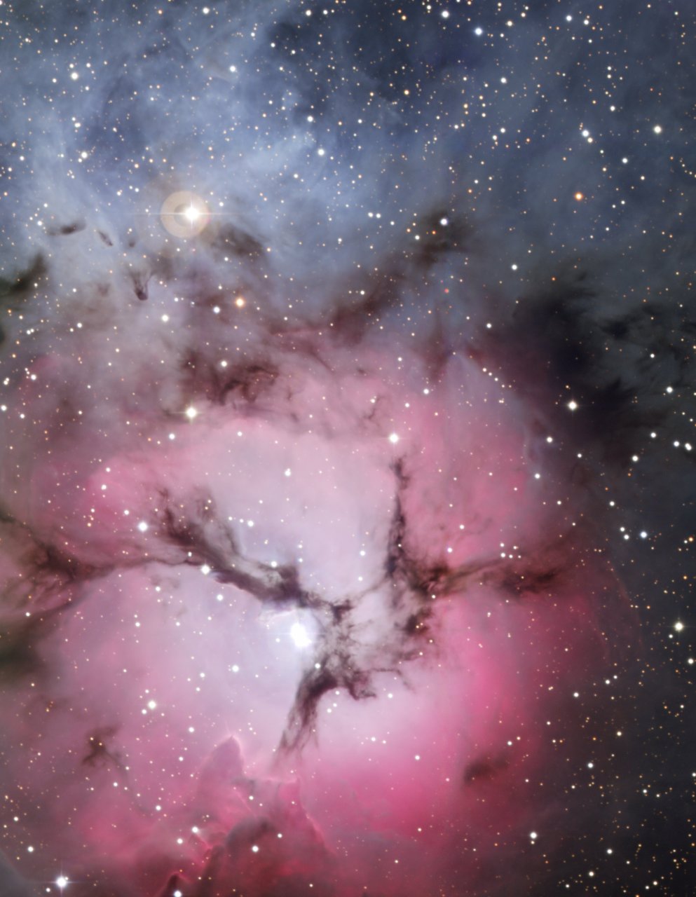 Трехраздельная туманность (NGC 6514). Фото ESO