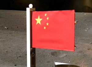 Государственный флаг Китая на Луне