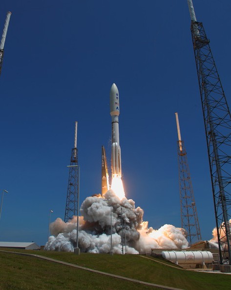 Старт ракета-носителя Atlas V с аппаратом "Juno". 