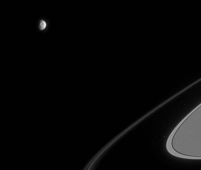 Спутник Сатурна Мимас.