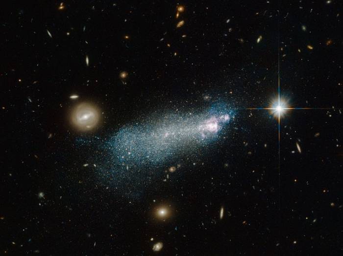 Карликовая голубая галактика PGC 51017.