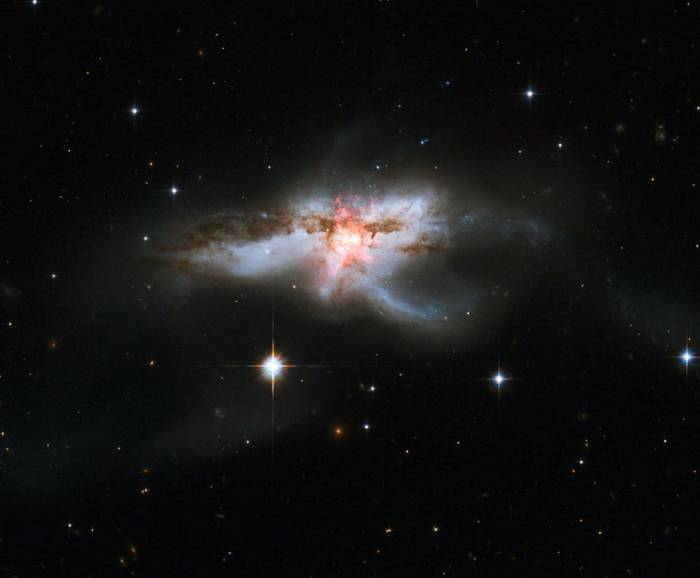 Галактика NGC 6240.