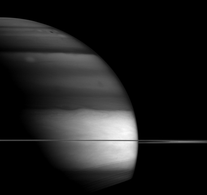 Сатурн в инфракрасном диапазоне.