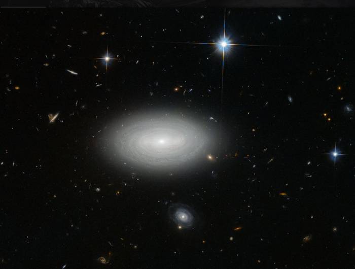 Спиральная галактика MCG+01-02-015. 