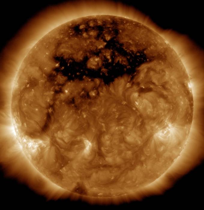 Корональная дыра на Солнце 10 октября 2015 года.