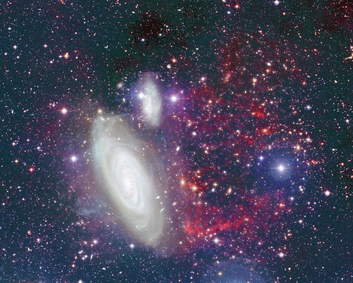 Газовый шлейф в галактике M90. 