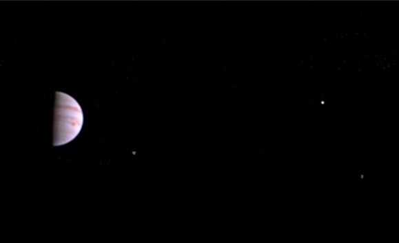 Первый снимок «Juno» после выхода на орбиту.