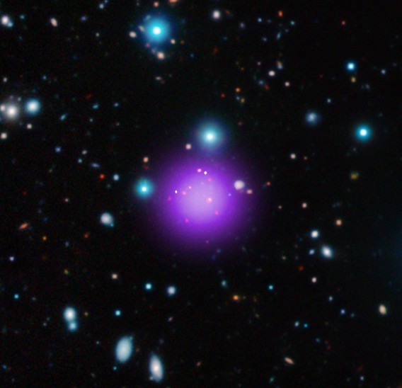 Древнее скопление галактик CL J1001+0220.