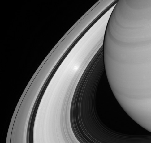Сатурн и его кольца.
