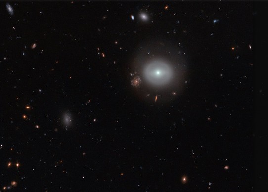 Линзообразная галактика PGC 83677.