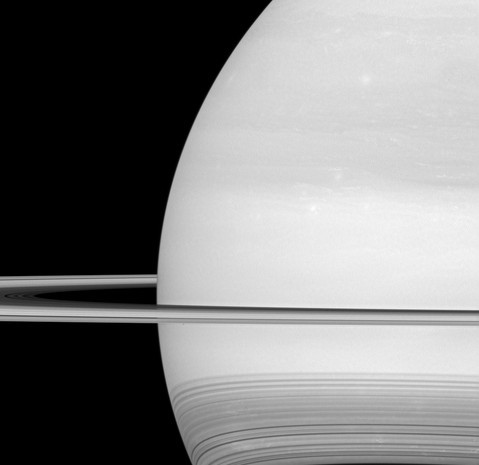 Тень колец на лике Сатурна. 