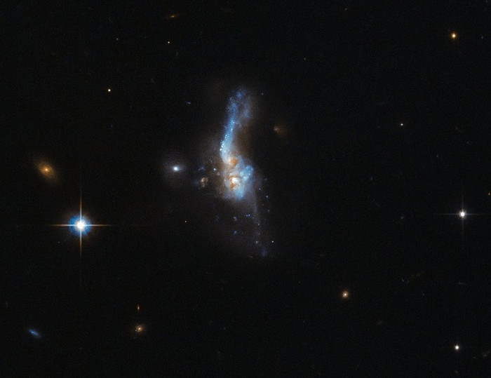 Галактика IRAS 14348-1447.